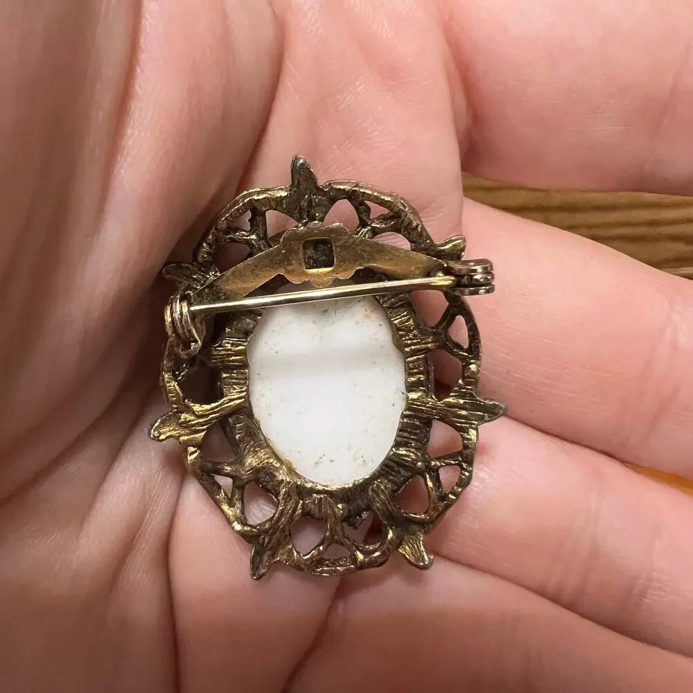 Vintage Woman Cameo Brooch Lapel Pin Rococo Period‎ 18th Century Jewelry